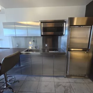 Photo #2: 2711036 Listing