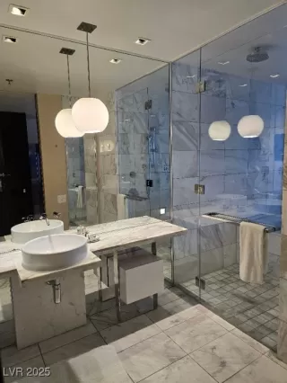 Photo #5: 2711036 Listing