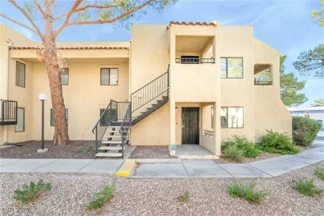 MLS: 2711041 Condo For Sale