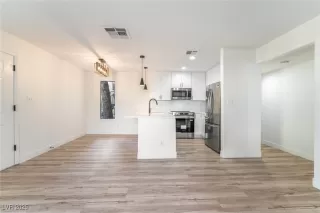 Photo #6: 2711041 Listing