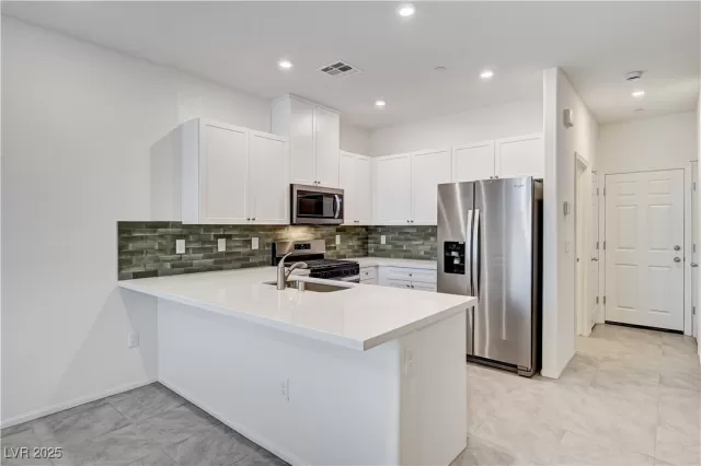 MLS: 2711050 Condo For Sale