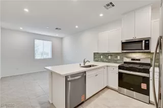 Photo #2: 2711050 Listing 