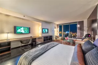 Photo #2: 2711060 Listing 