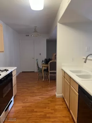 Photo #4: 2711064 Listing 