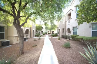 Photo #1: 2711068 Listing 