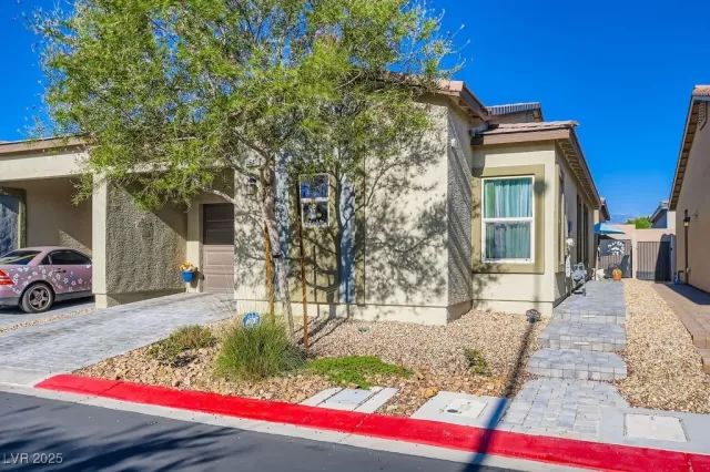 MLS: 2711080 Condo For Sale