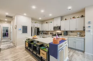 Photo #2: 2711080 Listing