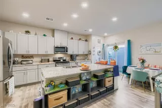 Photo #3: 2711080 Listing