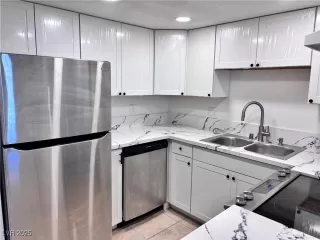 Photo #2: 2711087 Listing 