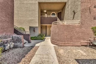 Photo #1: 2711098 Listing