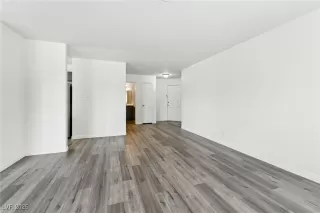 Photo #3: 2711098 Listing