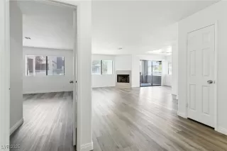 Photo #5: 2711098 Listing