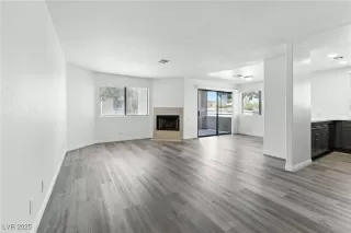 Photo #6: 2711098 Listing