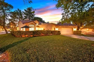 Photo #1: 2711106 Listing 