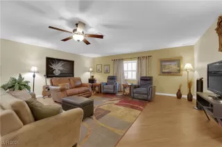 Photo #5: 2711107 Listing 