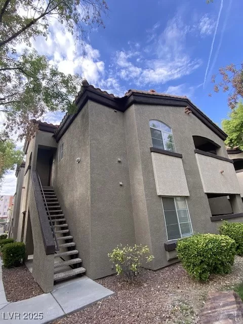 MLS: 2711120 Condo For Sale