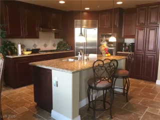 Photo #3: 2711125 Listing 