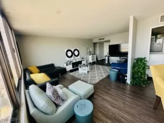 Photo #3: 2711132 Listing 