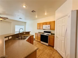 Photo #3: 2711144 Listing 