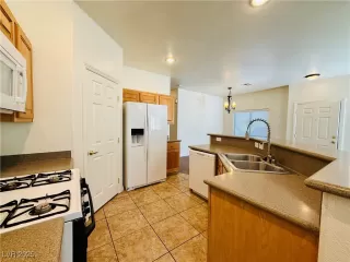 Photo #4: 2711144 Listing 