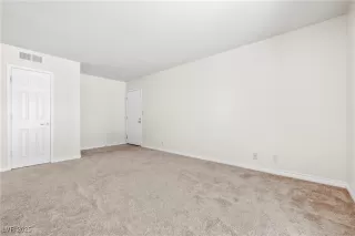 Photo #3: 2711155 Listing 