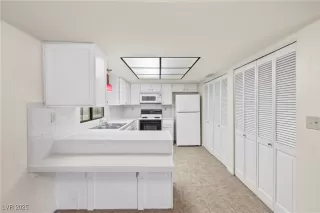 Photo #1: 2711157 Listing 