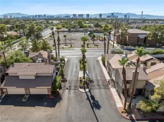 Photo #4: 2711157 Listing 