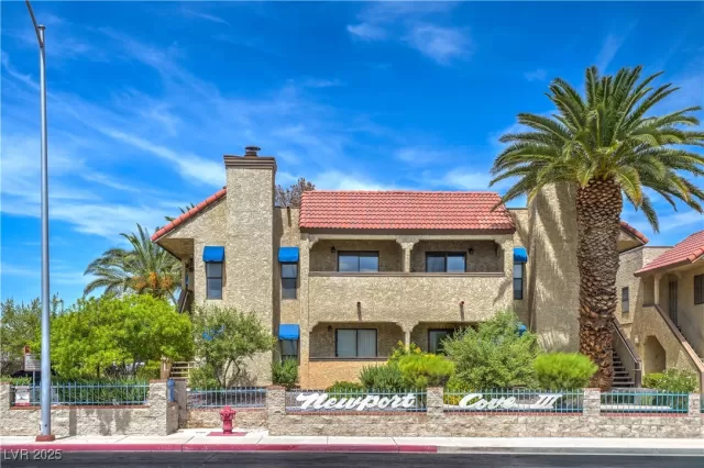 MLS: 2711170 Condo For Sale