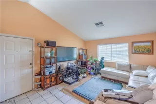 Photo #3: 2711175 Listing