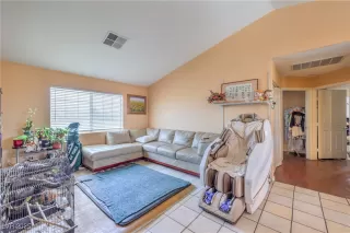 Photo #4: 2711175 Listing