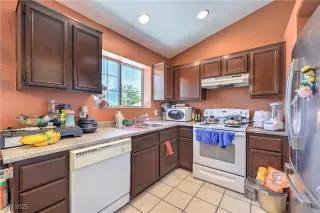 Photo #6: 2711175 Listing