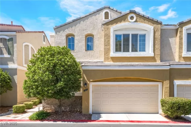 MLS: 2711177 Condo For Sale