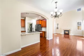 Photo #5: 2711177 Listing