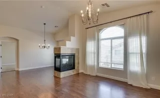 Photo #4: 2711259 Listing