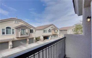 Photo #5: 2711259 Listing