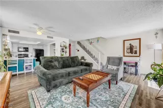 Photo #2: 2711263 Listing