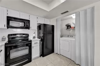 Photo #4: 2711263 Listing