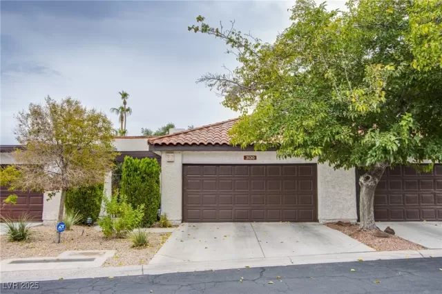 MLS: 2711290 Condo For Sale