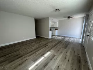 Photo #2: 2711323 Listing 