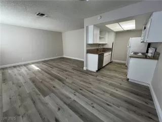 Photo #4: 2711323 Listing 