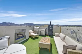 Photo #2: 2711324 Listing 