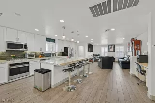 Photo #3: 2711324 Listing 