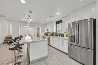 Photo #4: 2711324 Listing 