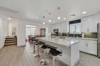 Photo #5: 2711324 Listing 