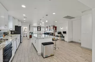 Photo #6: 2711324 Listing 