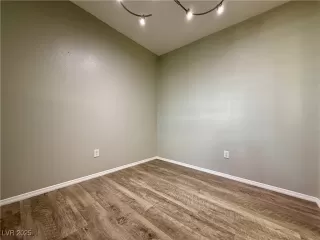 Photo #3: 2711333 Listing 