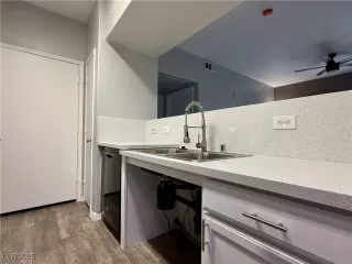 Photo #5: 2711333 Listing 