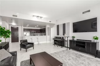 Photo #2: 2711356 Listing 