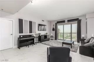 Photo #5: 2711356 Listing 