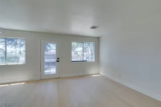 Photo #6: 2711365 Listing